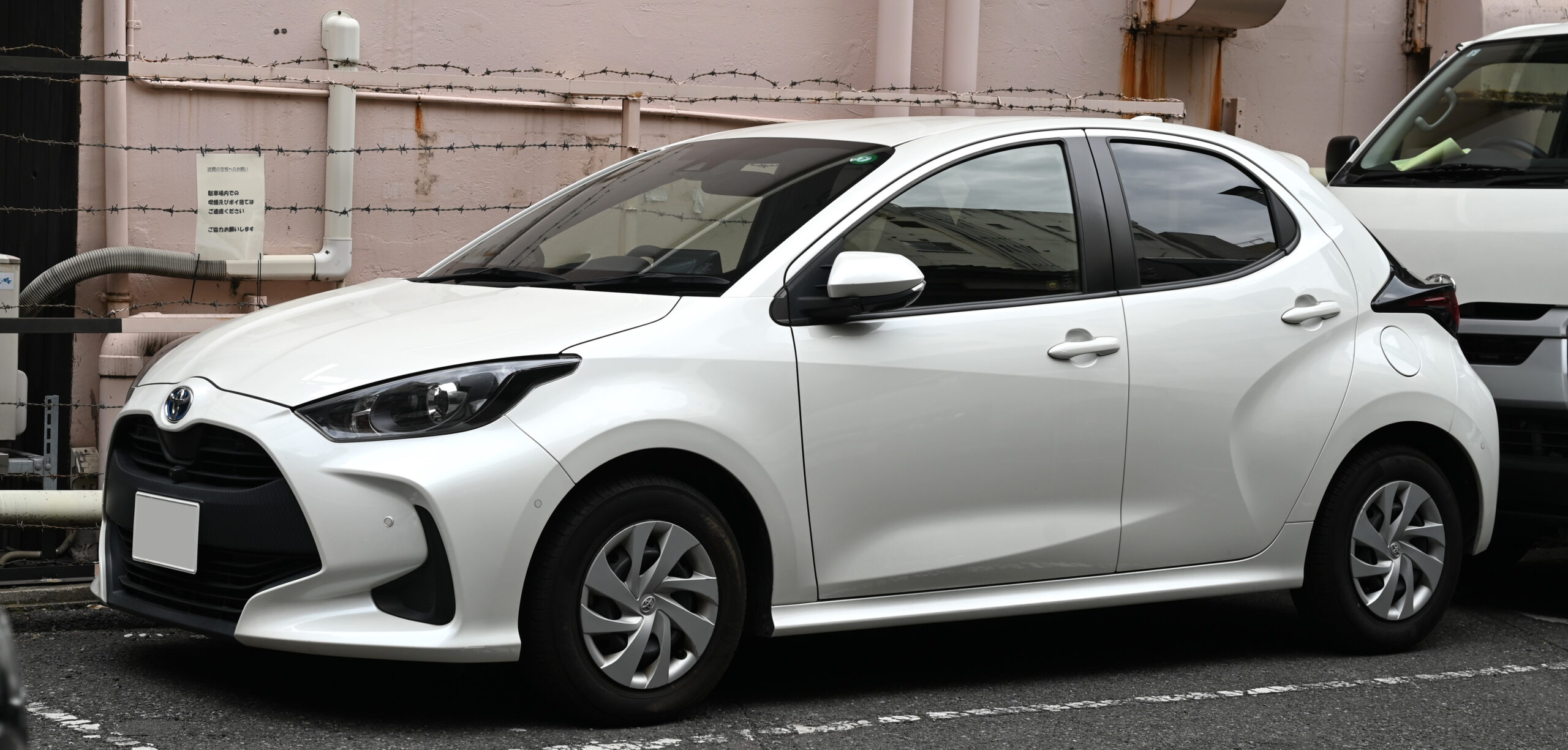 トヨタ ヤリス ハイブリッドの外観